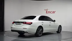 2022 Mercedes-Benz E-Class E350 4MATIC Avantgarde, белый — фото 2