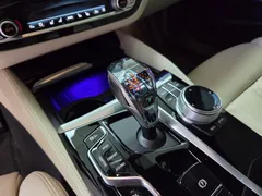 2022 BMW 5-Series M550i xDrive, синий — фото 9