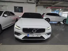 2022 Volvo S60 B5 Inscription, белый — фото 2