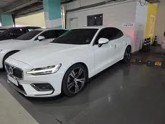 2022 Volvo S60 B5 Inscription, белый — фото 4
