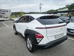 2023 Hyundai Kona Gasoline 1.6 Turbo 2WD, белый — фото 2