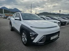 2023 Hyundai Kona Gasoline 1.6 Turbo 2WD, белый — фото 5