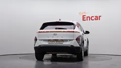 2023 Hyundai Kona Gasoline 1.6 Turbo 2WD, белый — фото 4