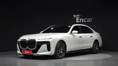 2023 BMW 7-Series 740i sDrive M Sport, белый — фото 1