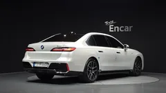 2023 BMW 7-Series 740i sDrive M Sport, белый — фото 2