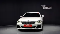 2022 BMW 5-Series 520i M Sport, белый — фото 3