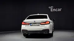 2022 BMW 5-Series 520i M Sport, белый — фото 4