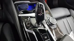 2022 BMW 5-Series 520i M Sport, белый — фото 9