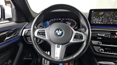 2022 BMW 5-Series 520i M Sport, белый — фото 13