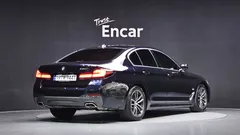 2023 BMW 5-Series 520i M Sport, синий — фото 2
