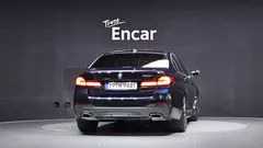 2023 BMW 5-Series 520i M Sport, синий — фото 4