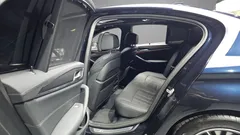 2023 BMW 5-Series 520i M Sport, синий — фото 11