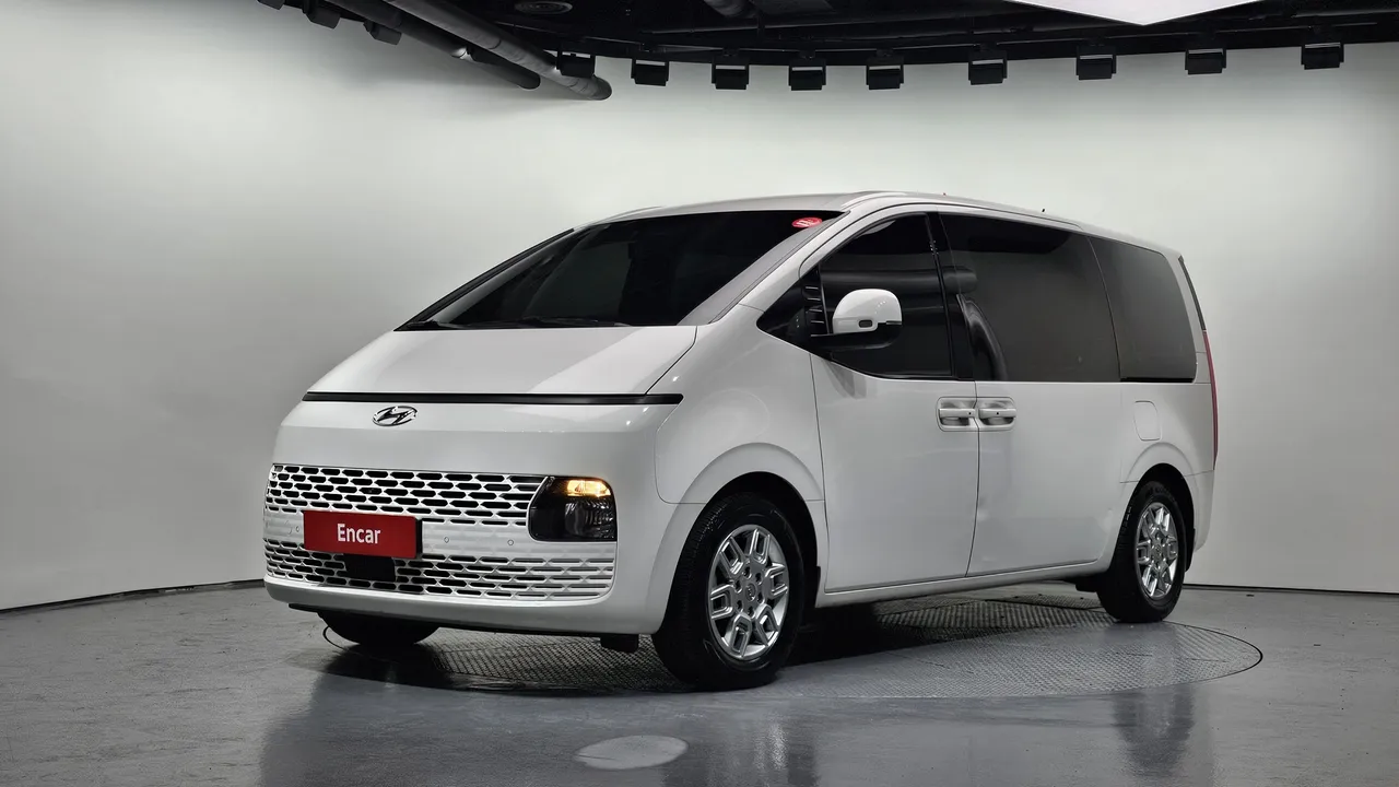 2023 Hyundai Staria Tourer 11-Seater