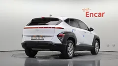 2023 Hyundai Kona Gasoline 1.6 Turbo 2WD, белый — фото 2