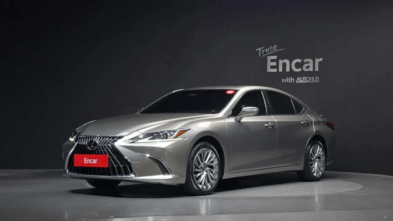 2023 Lexus ES Luxury Plus