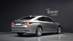 2023 Lexus ES Luxury Plus, серо-серебристый — фото 2