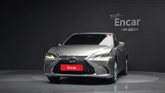 2023 Lexus ES Luxury Plus, серо-серебристый — фото 3