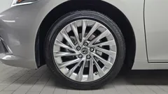 2023 Lexus ES Luxury Plus, серо-серебристый — фото 5