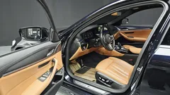 2022 BMW 5-Series 520i M Sport, чёрный — фото 10