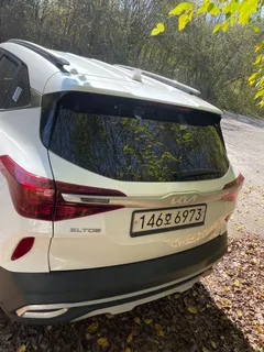 2023 Kia Seltos Gasoline 1.6 Turbo 2WD, белый — фото 4