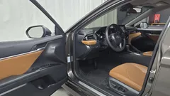 2023 Toyota Camry 2.5 LE Hybrid, коричневый — фото 10