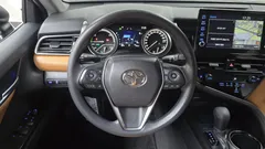 2023 Toyota Camry 2.5 LE Hybrid, коричневый — фото 12