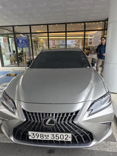 2023 Lexus ES Executive