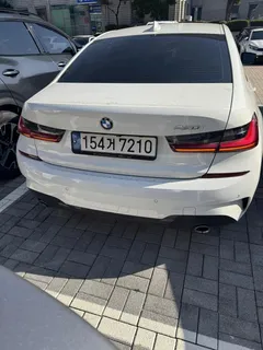 2022 BMW 3-Series 320i M Sport, белый — фото 2