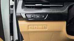 2023 Kia Carnival Gasoline 9-Seater Prestige, белый — фото 20
