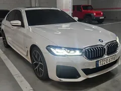 2023 BMW 5-Series 530i M Sport Package, белый — фото 2