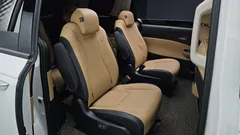 2023 Kia Carnival Diesel 9-Seater Signature, белый — фото 10