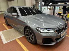 2023 BMW 5-Series 530i xDrive M Sport Package, голубой — фото 2