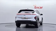 2023 Hyundai Kona Gasoline 1.6 Turbo 2WD, белый — фото 4