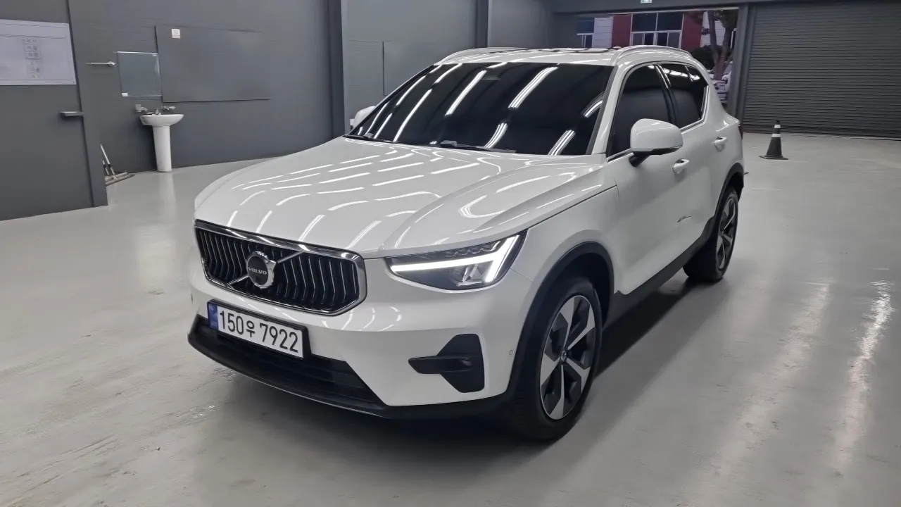 2023 Volvo XC40 B4 Ultimate Bright