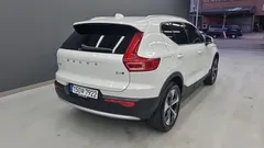 2023 Volvo XC40 B4 Ultimate Bright, белый — фото 2