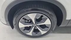 2023 Volvo XC40 B4 Ultimate Bright, белый — фото 5