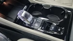 2023 Volvo XC40 B4 Ultimate Bright, белый — фото 9