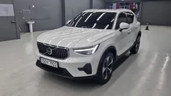2023 Volvo XC40 B4 Ultimate Bright, белый — фото 13