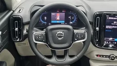 2023 Volvo XC40 B4 Ultimate Bright, белый — фото 16