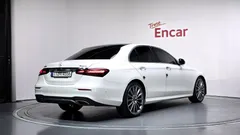 2022 Mercedes-Benz E-Class E350 4MATIC AMG Line, белый — фото 2