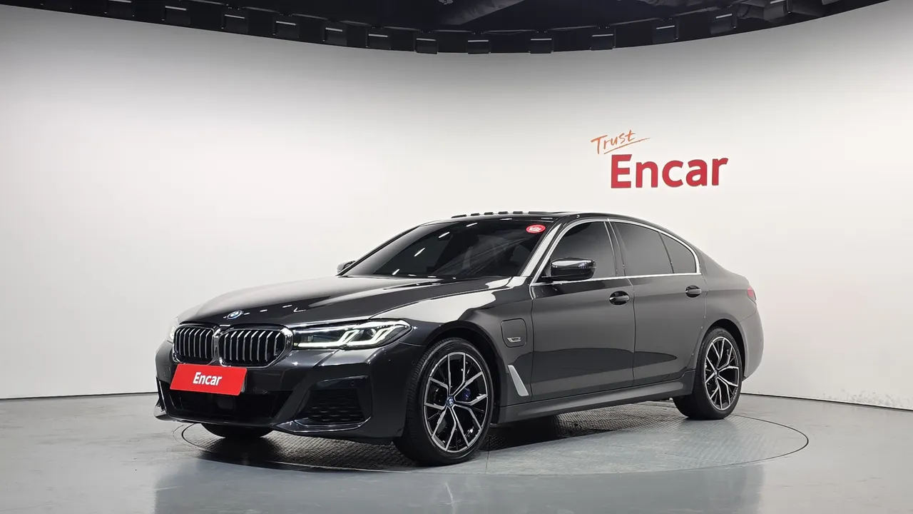 2023 BMW 5-Series 530e M Sport