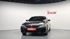 2023 BMW 5-Series 530e M Sport, серый — фото 3