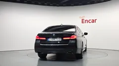 2023 BMW 5-Series 530e M Sport, серый — фото 4