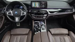 2023 BMW 5-Series 530e M Sport, серый — фото 7