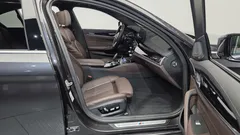 2023 BMW 5-Series 530e M Sport, серый — фото 11