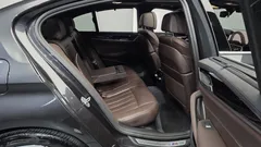 2023 BMW 5-Series 530e M Sport, серый — фото 12