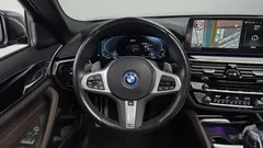 2023 BMW 5-Series 530e M Sport, серый — фото 13