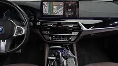 2023 BMW 5-Series 530e M Sport, серый — фото 15