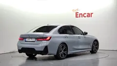 2023 BMW 3-Series 320i M Sport, серо-серебристый — фото 2