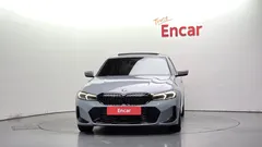 2023 BMW 3-Series 320i M Sport, серо-серебристый — фото 3